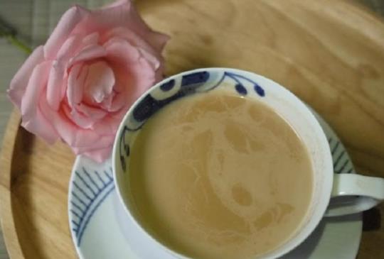 巴黎香水與微醺之間 白蘭地伯爵奶茶